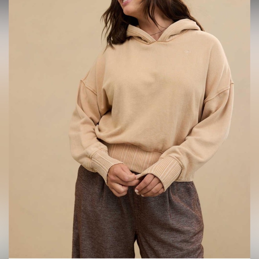Women’s AERIE beige loose fit Cropped Hoodie Size small‎
